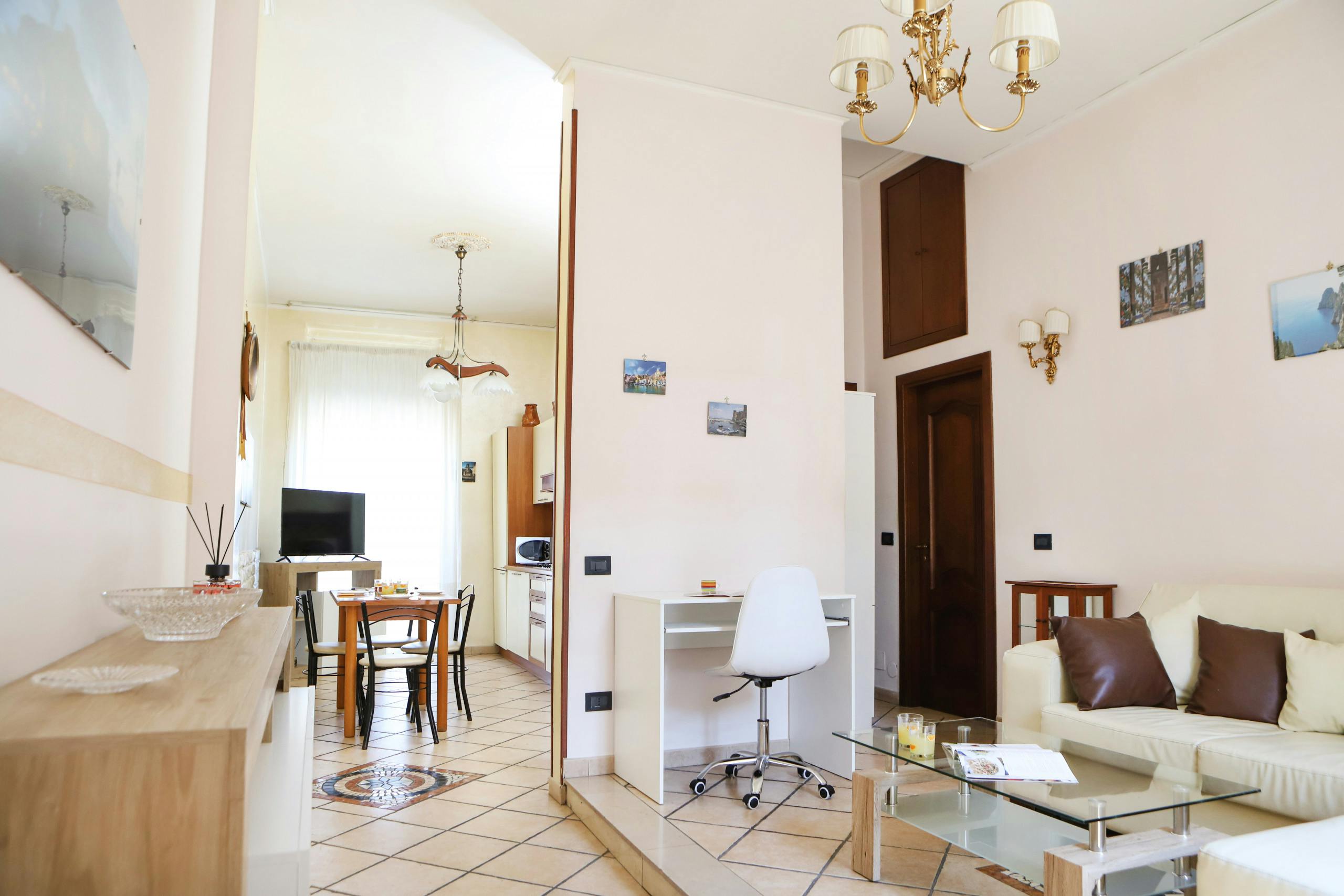 Apartment for rent for €9,999 per month in Naples, Vico Polveriera