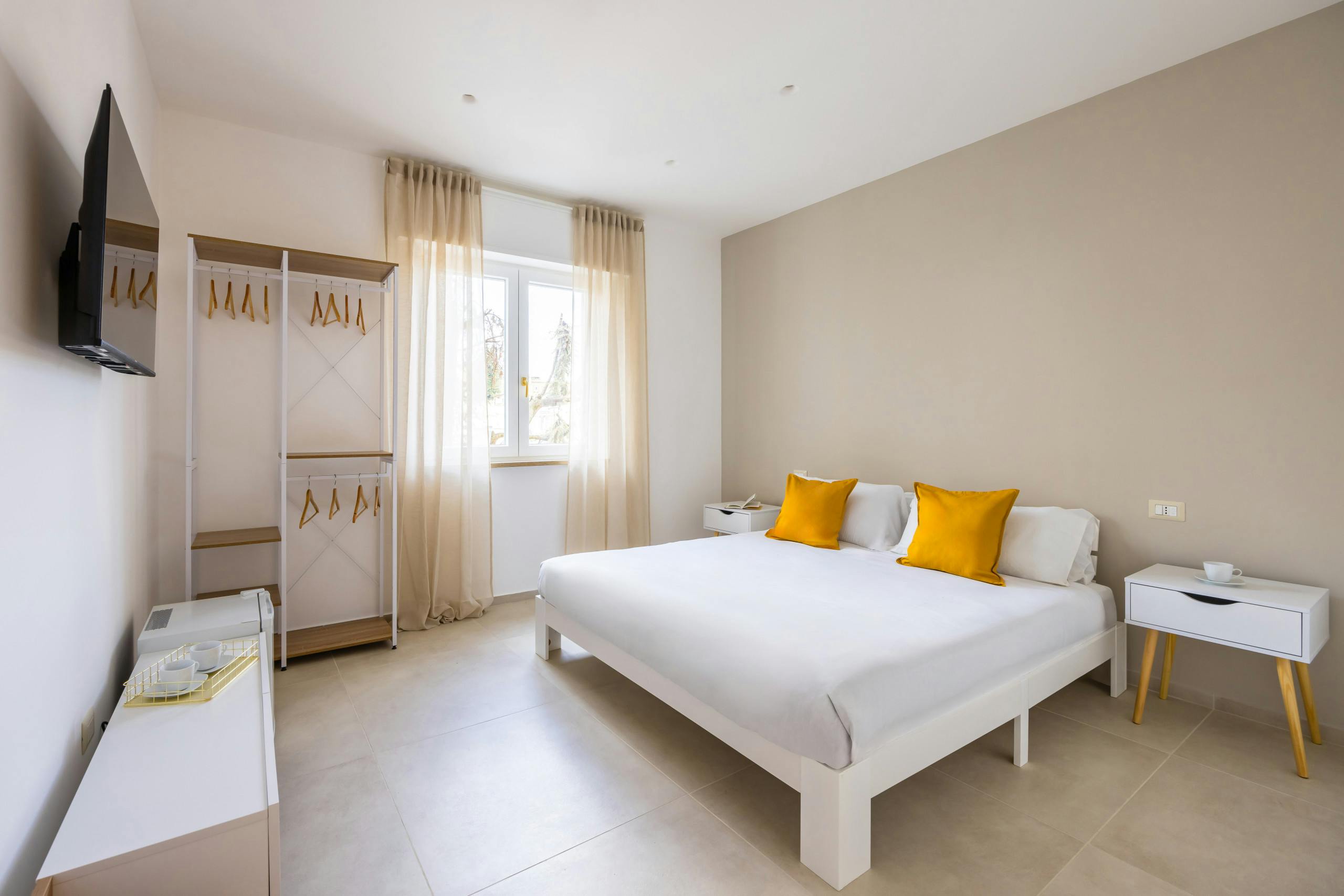 Edificio en alquiler por 9999 € al mes en Naples, Salita Sant'Antonio Ai Monti