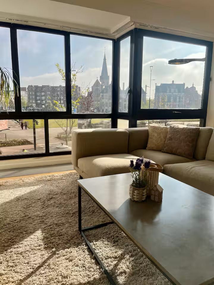 Apartment for rent for €2,500 per month in Sint-Niklaas, Grote Markt