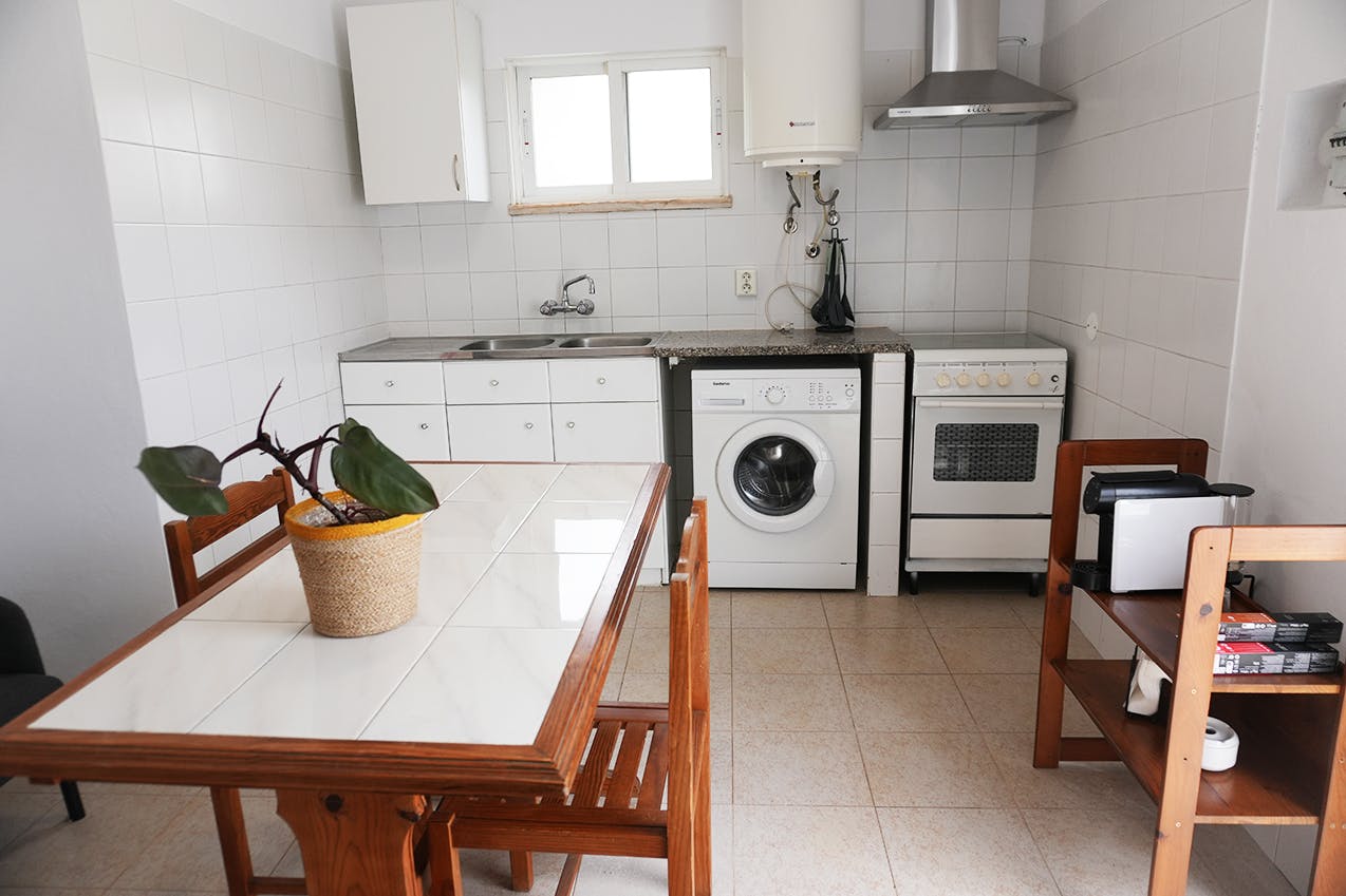 Будинок за оренду для 600 EUR на місяць у Fernão Ferro, Rua da Mina