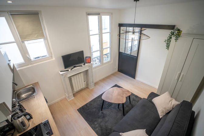 Apartment for rent for €1,990 per month in Paris, Rue Traversière