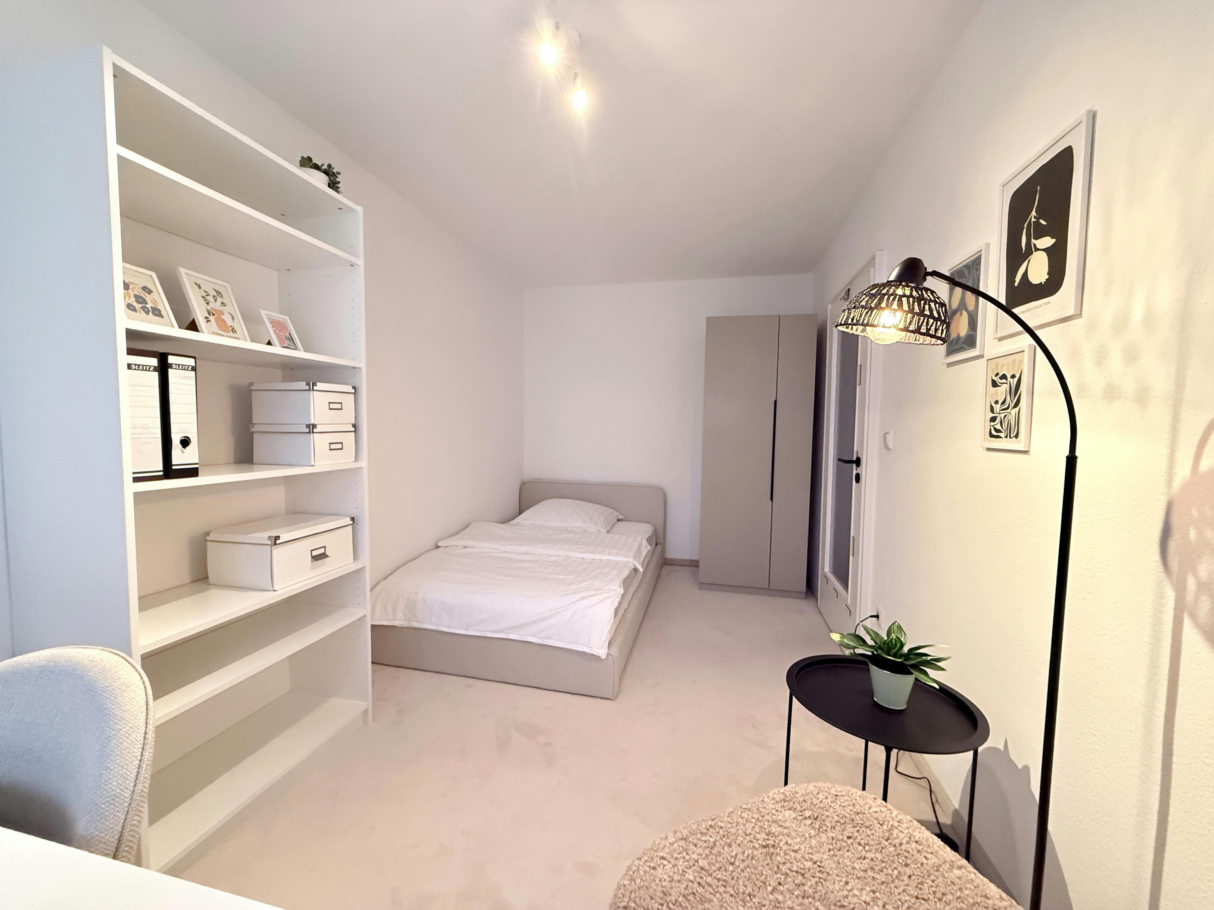 WG-Zimmer zu mieten für 920 € pro Monat in Munich, Isengaustraße