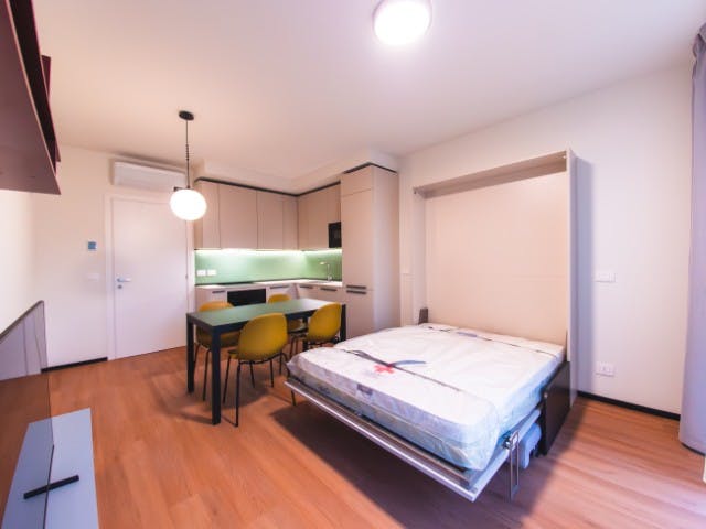 Studio à louer pour 1 680 €/mois à Milan, Via Tucidide