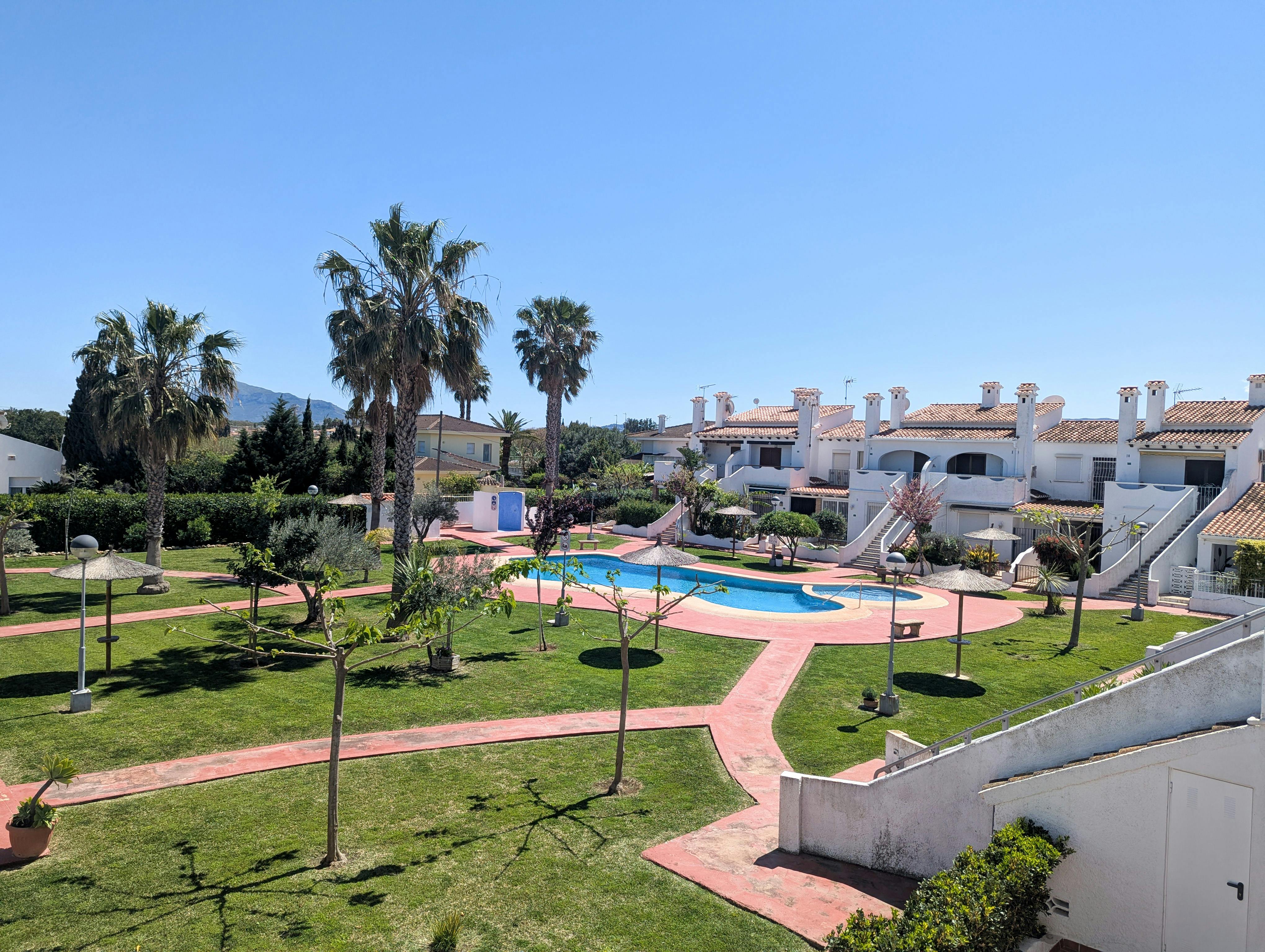Apartment for rent for €2,400 per month in Alicante, Carrer Riu Amadorio