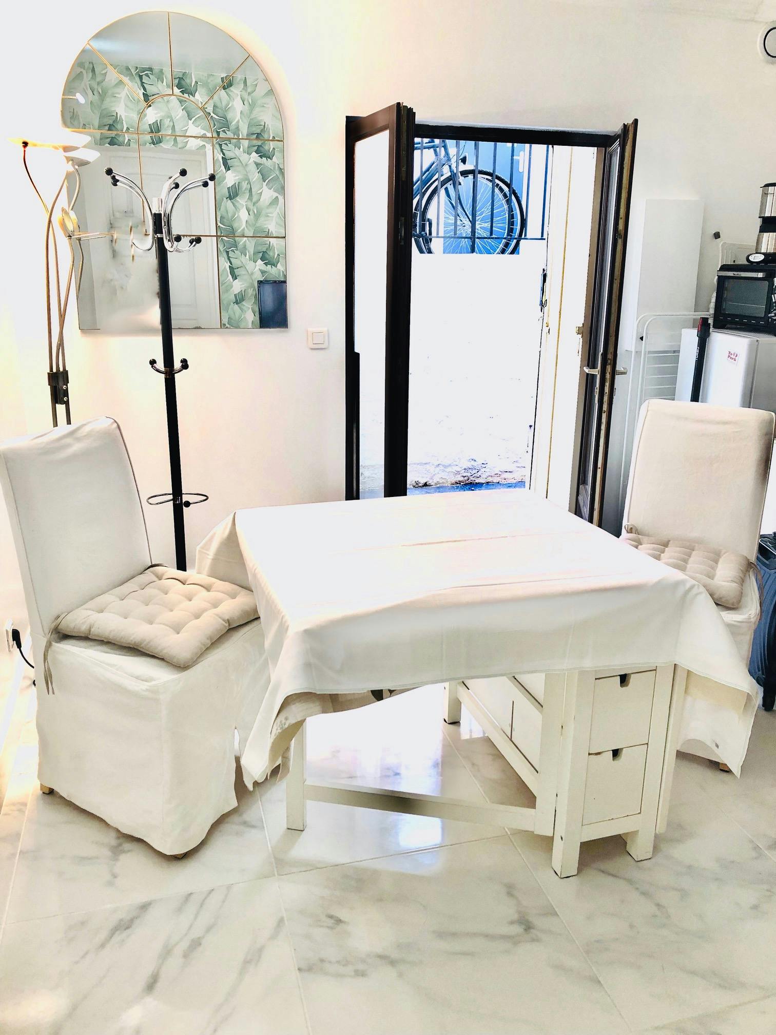 Apartment for rent for €1,500 per month in Paris, Rue Saint Charles