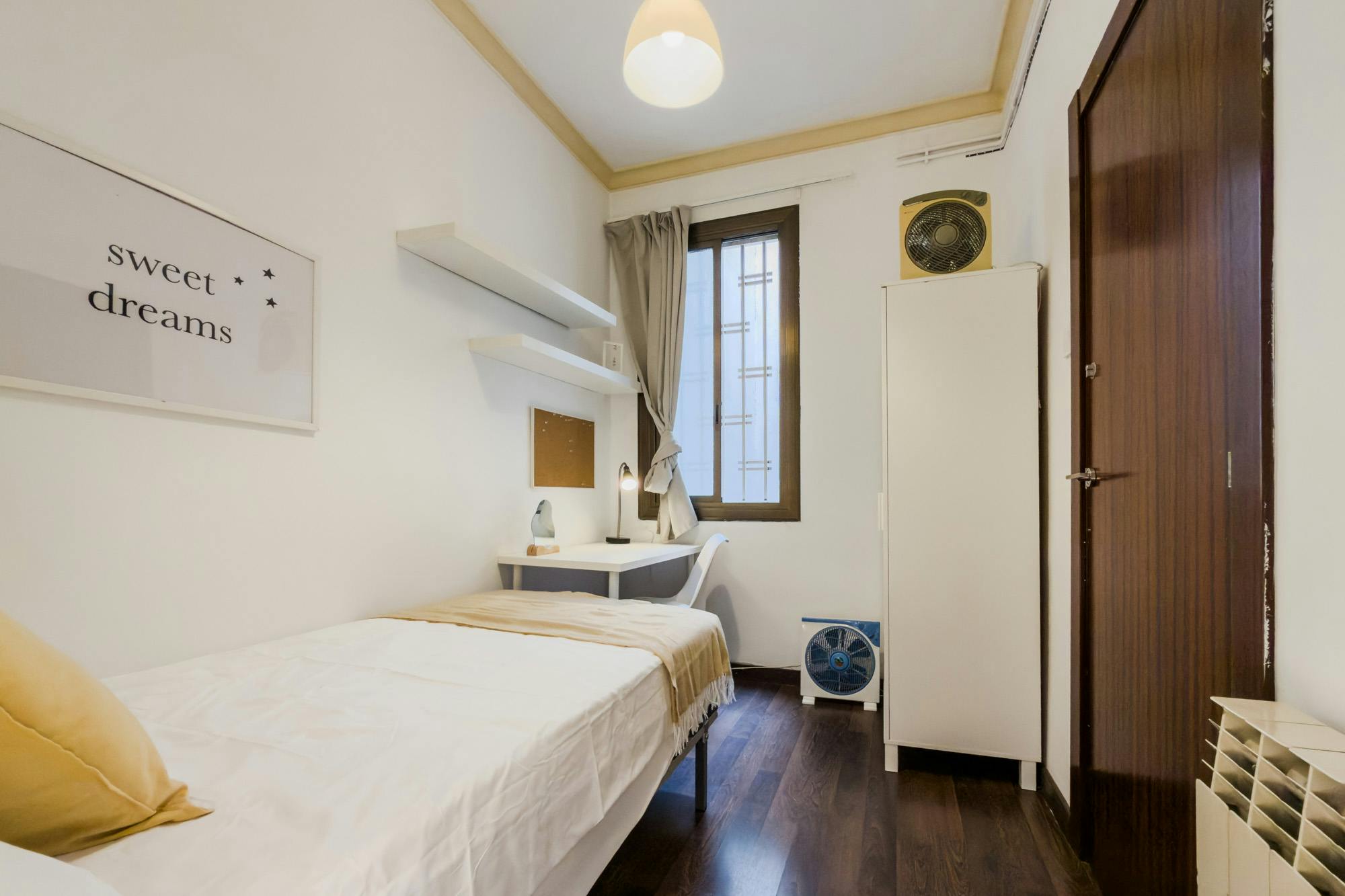 Carrer de València, Barcelona preview