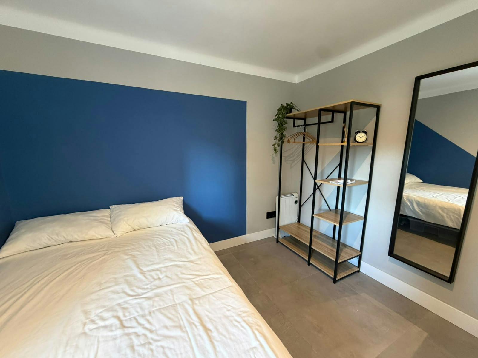 Private room in Calle Acentejo, Madrid (1703711) room image 5