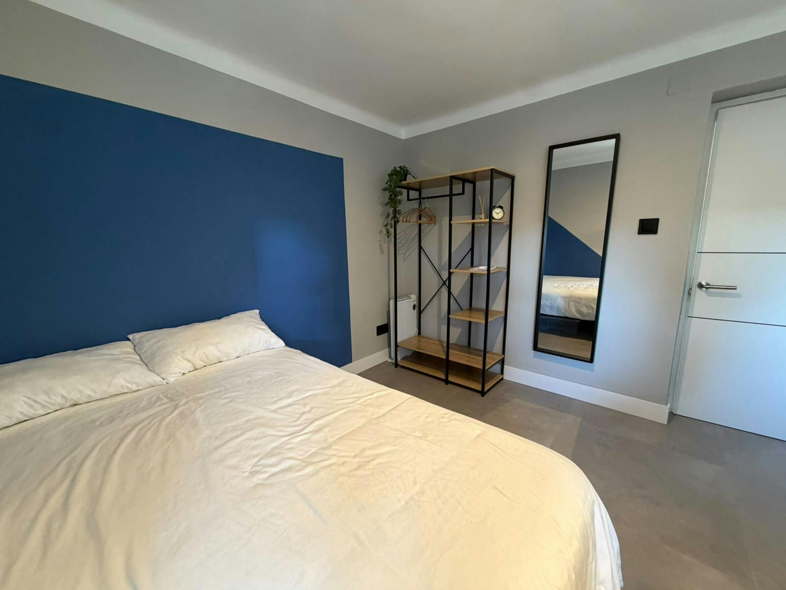 Private room in Calle Acentejo, Madrid (1703711) room image 1