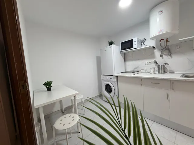 Private room in Calle Riojanos, Madrid (1703774) room image 2