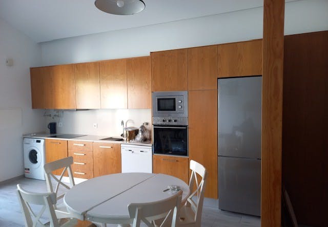 Дом сдается в аренду за 1 350 € в месяц в Lourinhã, Rua da Electricidade