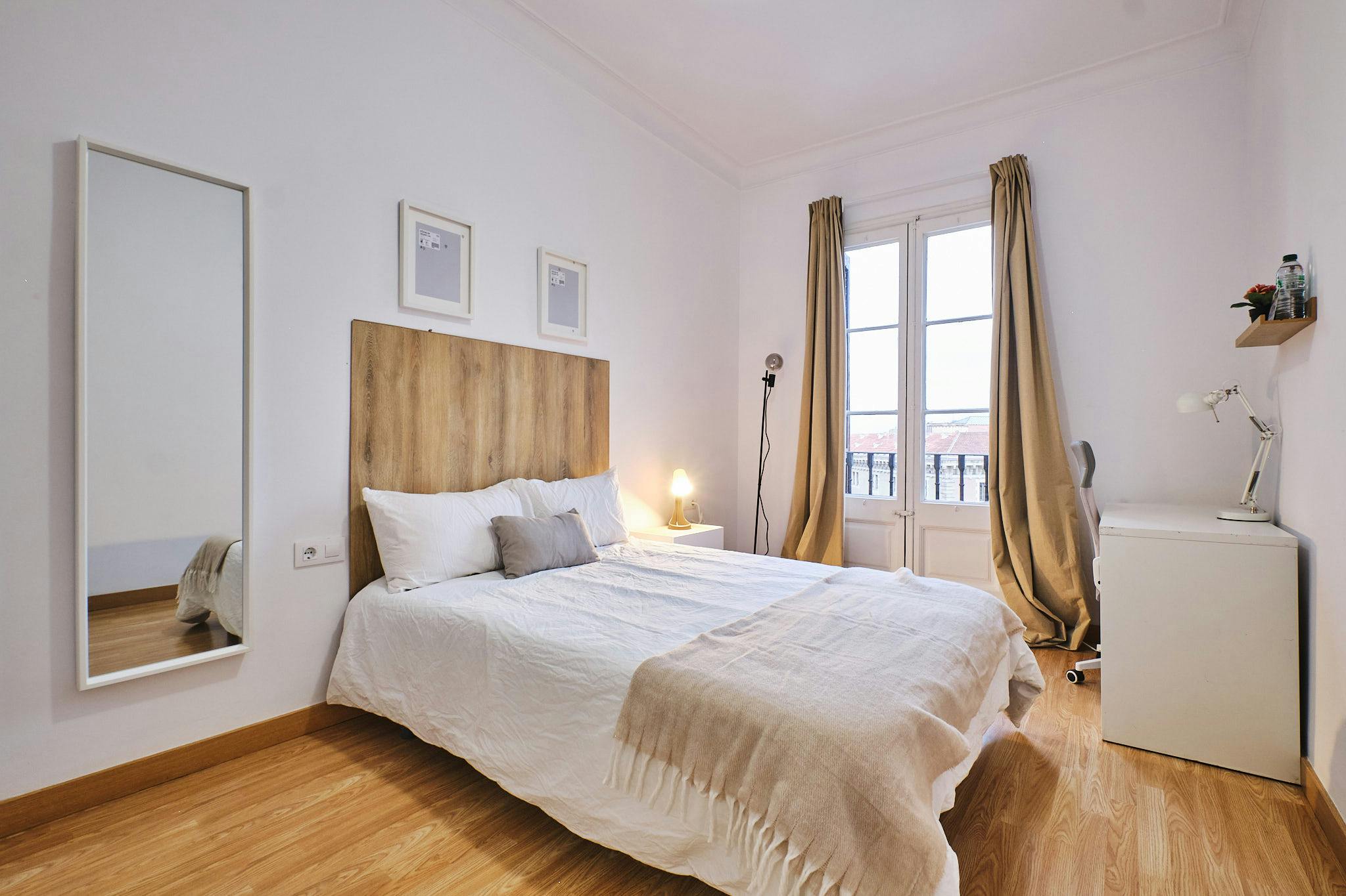 Private room in Carrer de Balmes, Barcelona (1703802) room image 1