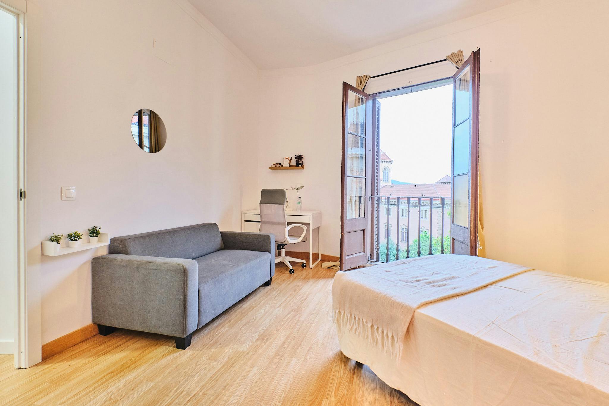 Private room in Carrer de Balmes, Barcelona (1703803) room image 1