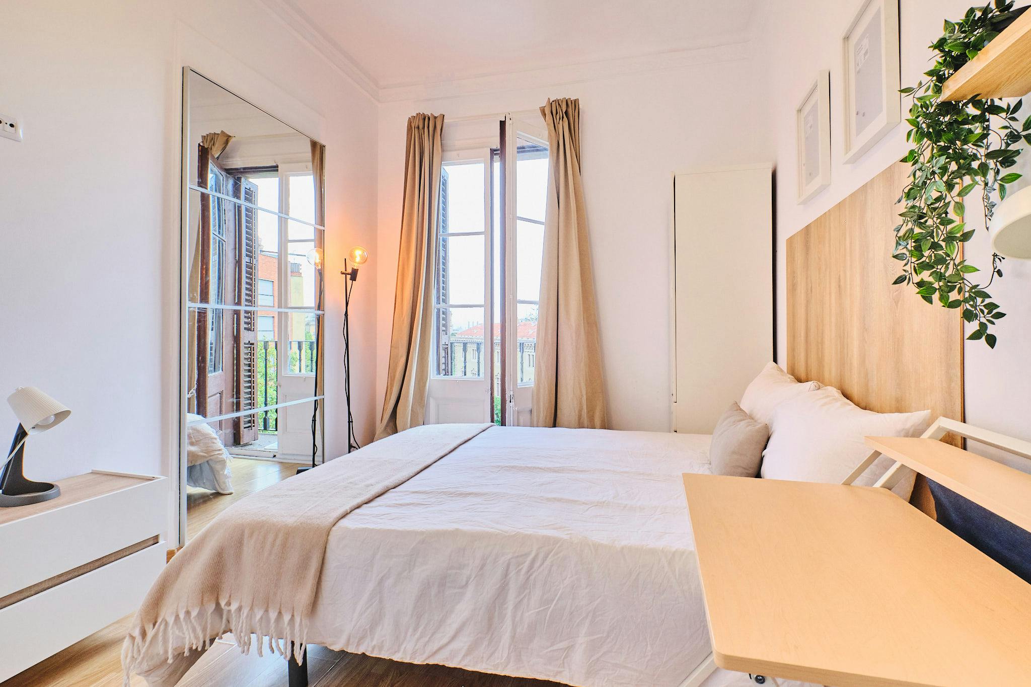 Private room in Carrer de Balmes, Barcelona (1703805) room image 1