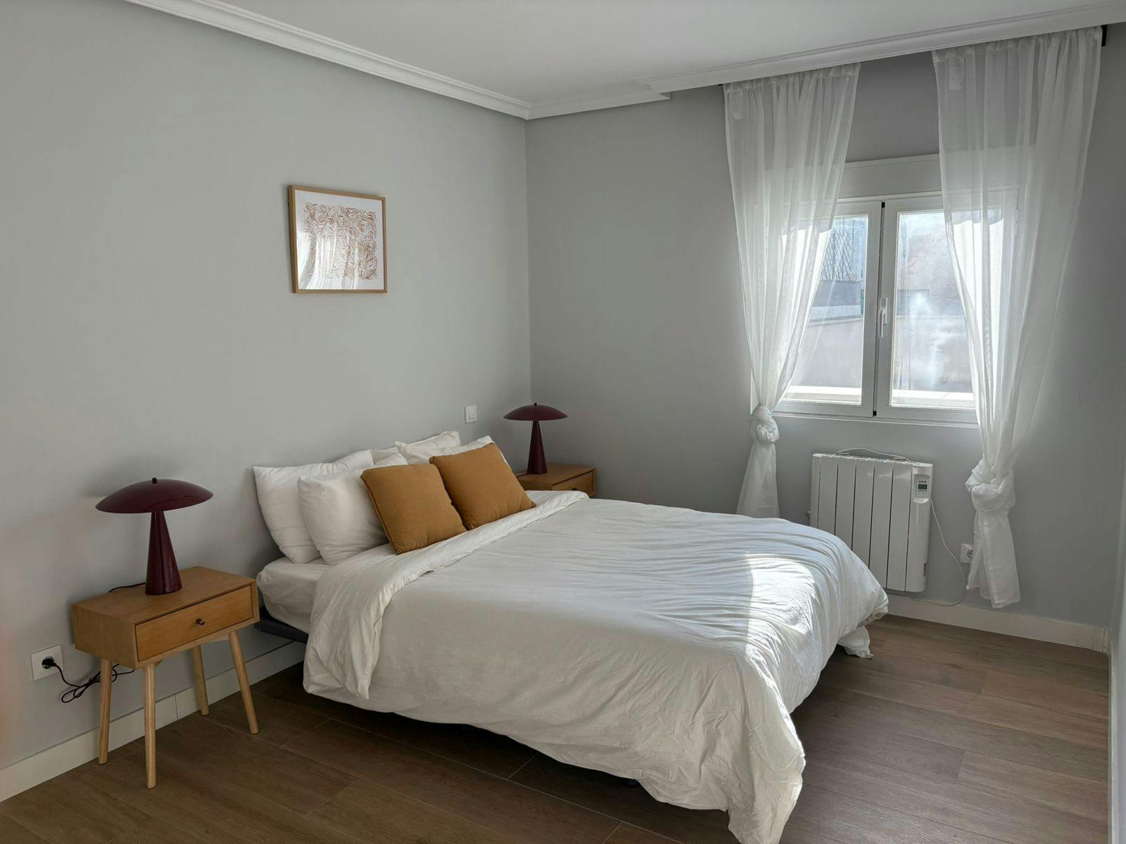 Apartment for rent for €1,200 per month in Madrid, Calle de Jaime Hermida