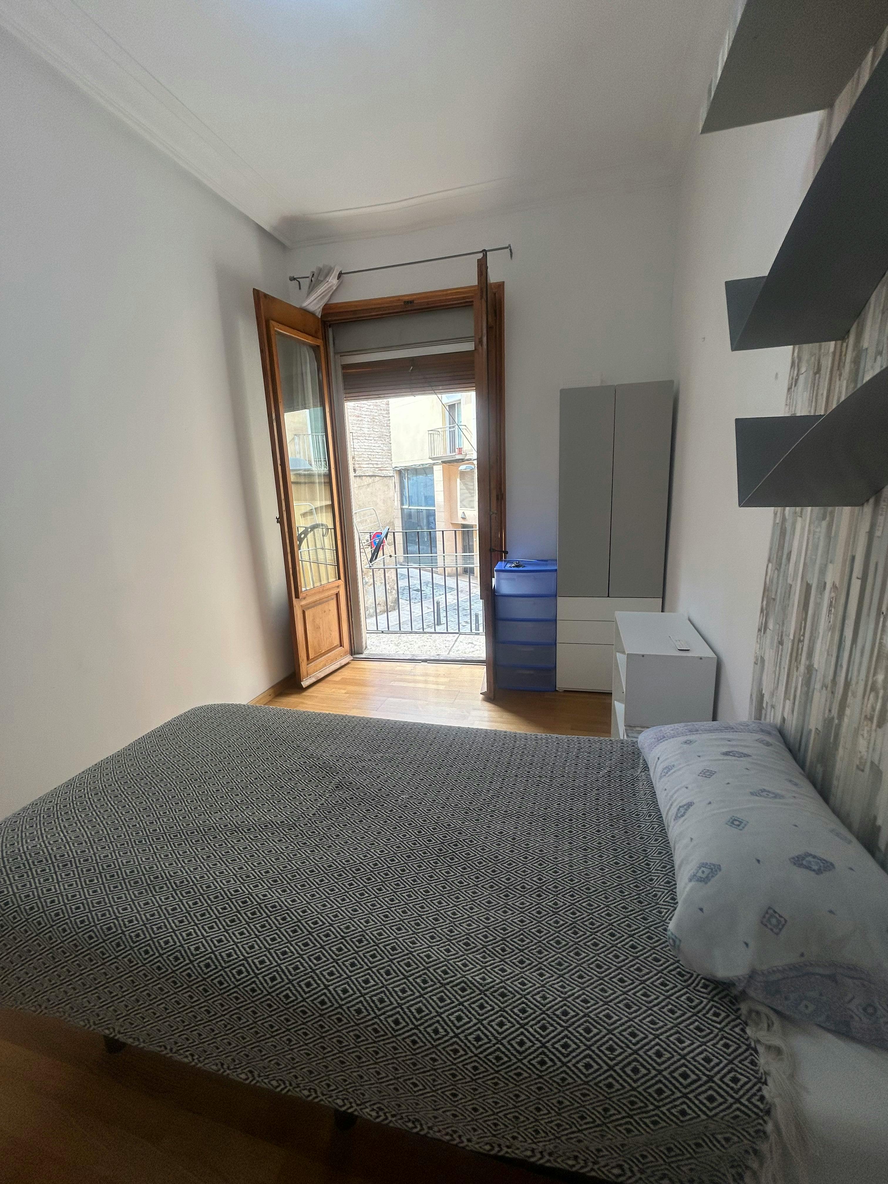 私人房间 正在以 €275 的月租出租，其位于 Reus, Raval Robuster