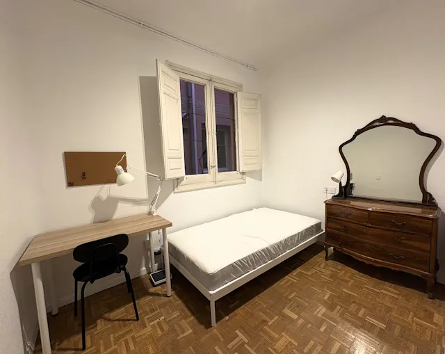 Private room in Calle de Bailén, Madrid (1703846) room image 1