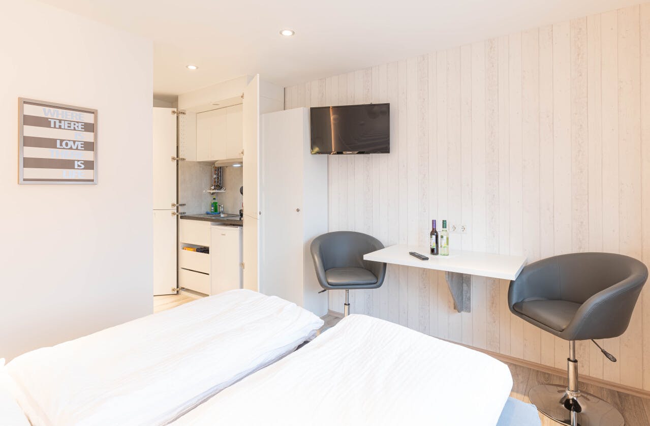 Studio zu mieten für 1.500 € pro Monat in Leverkusen, Weiherstraße