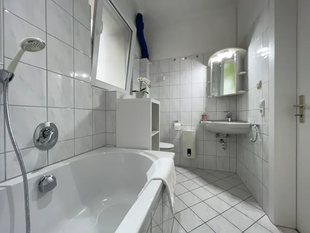 4-Bedroom Apartment in Saarlandstraße, Karlsruhe room image 6