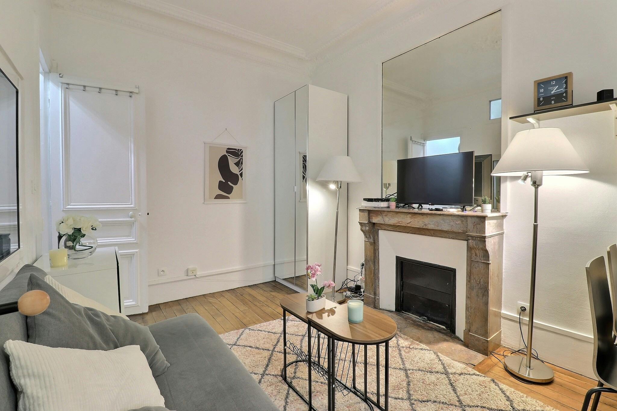 Apartment for rent for €1,609 per month in Paris, Rue de la Pompe