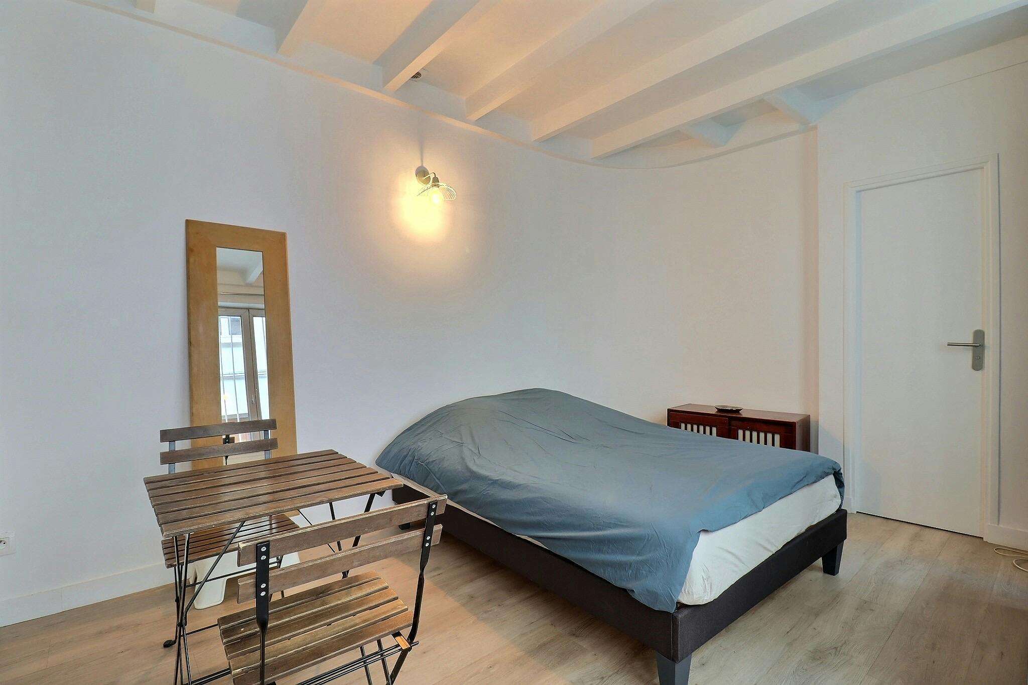 Rue du Faubourg Saint-Martin, Paris preview