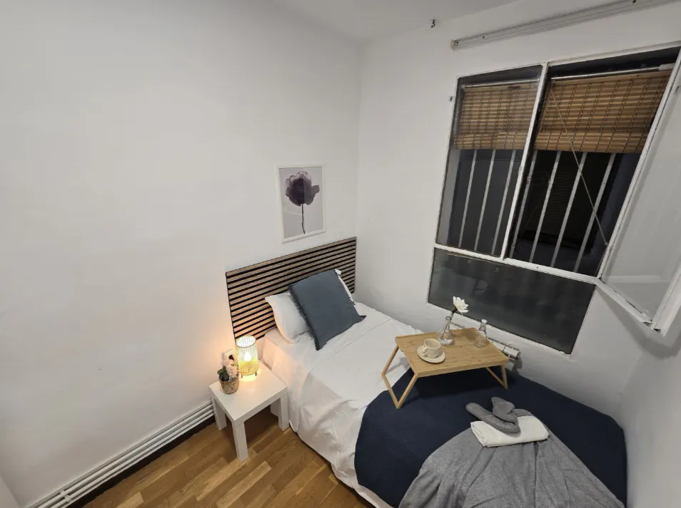 Shared room in Avenida de Felipe II, Madrid (1704230) ROOM 1