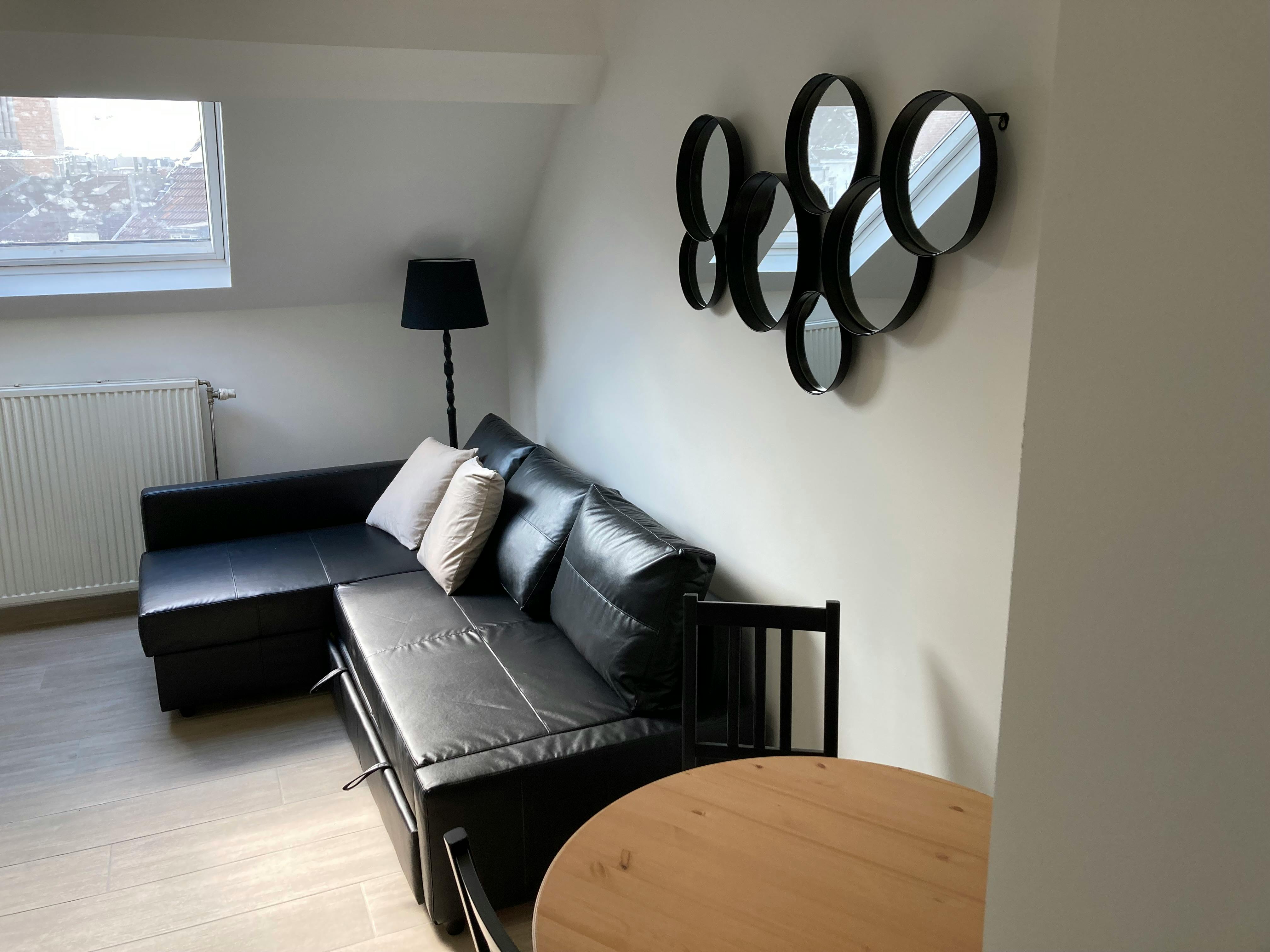 Studio for rent for €1,200 per month in Brussels, Rue des Eburons