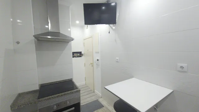 2-Bedroom Apartment in Rua Alfredo Roque Gameiro, Lisbon (1704419) room image 2