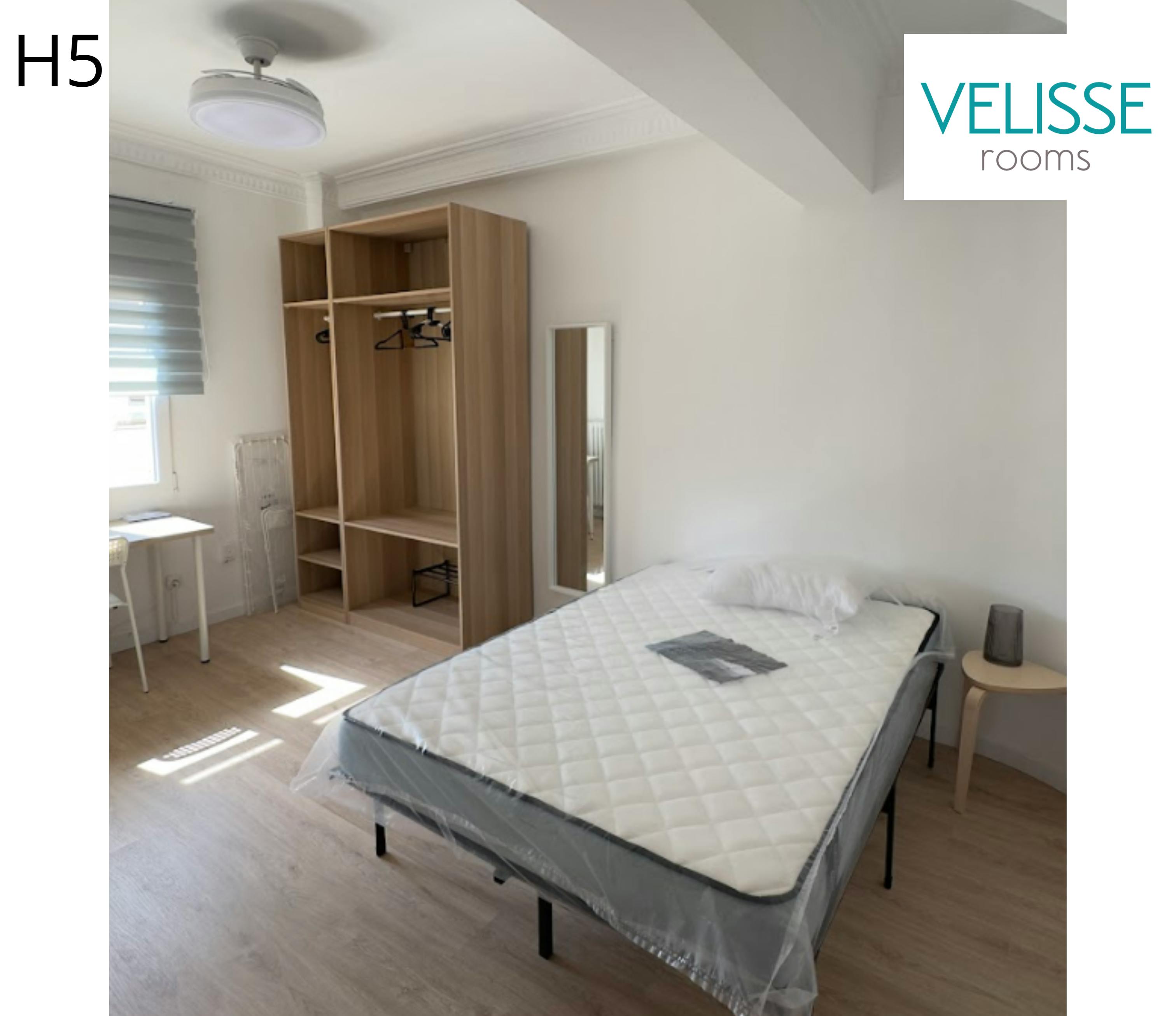Private room for rent for €420 per month in Zaragoza, Calle del Doctor Ricardo Lozano Monzón