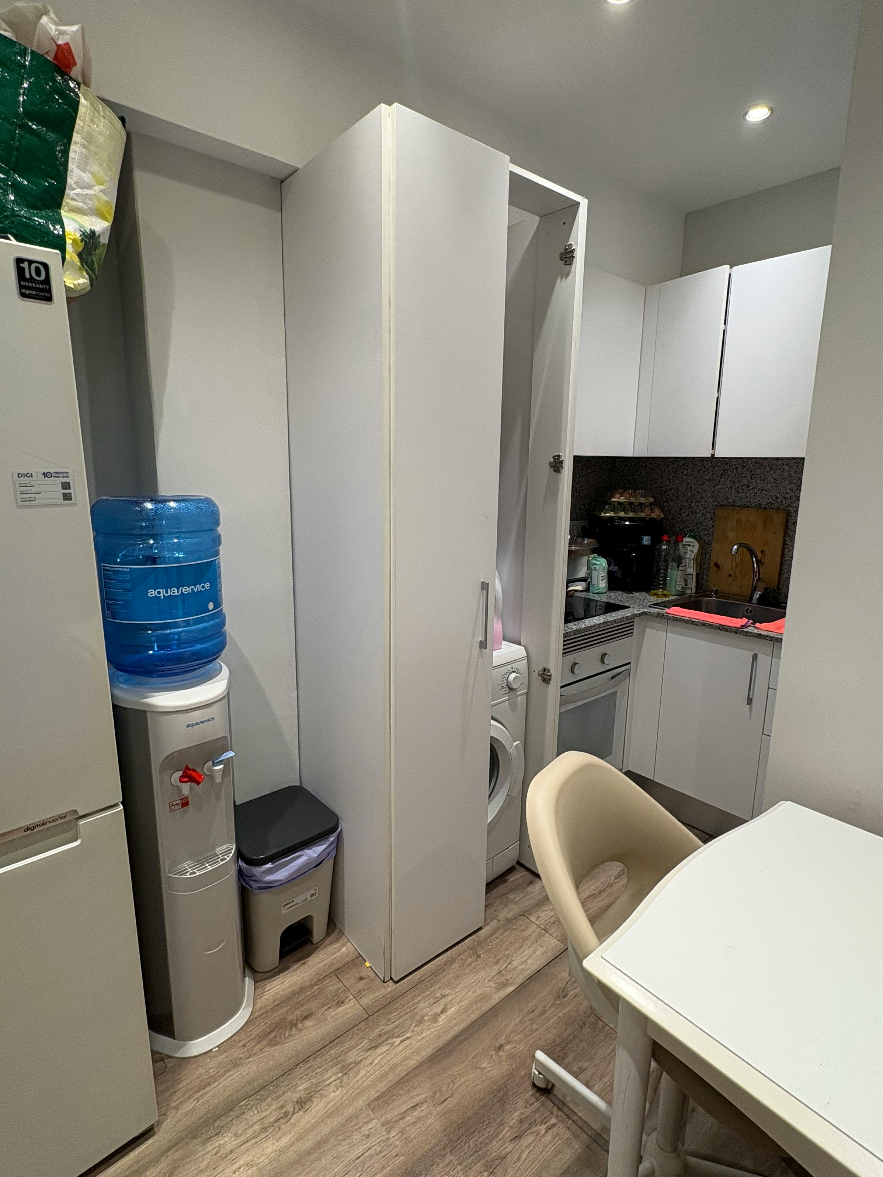 Private room for rent for €550 per month in Barcelona, Carrer de València
