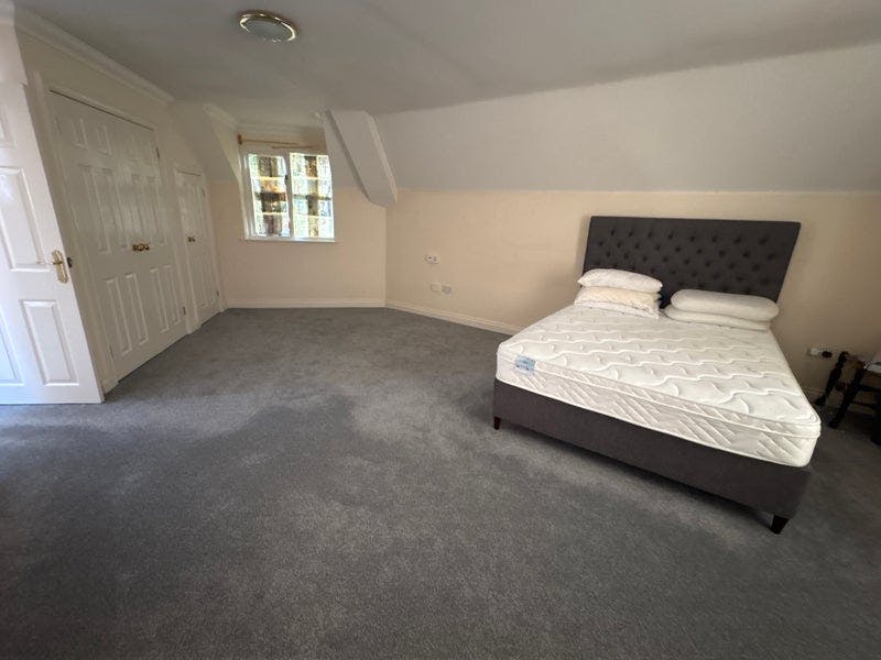 Privat rum att hyra för 1 000 GBP i månaden i Virginia Water, Tithe Close