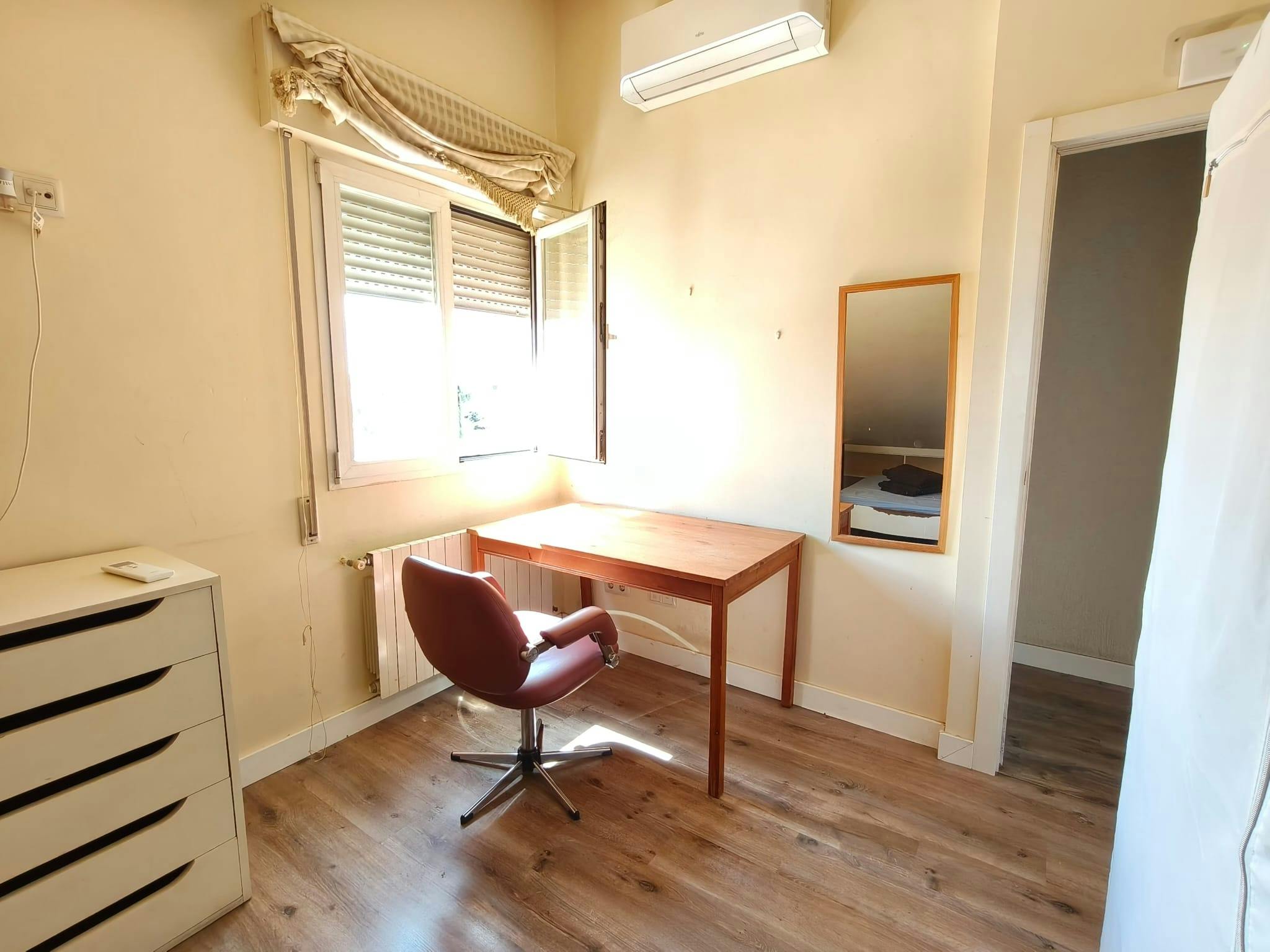 Private room for rent for €550 per month in Pozuelo de Alarcón, Calle Burgos