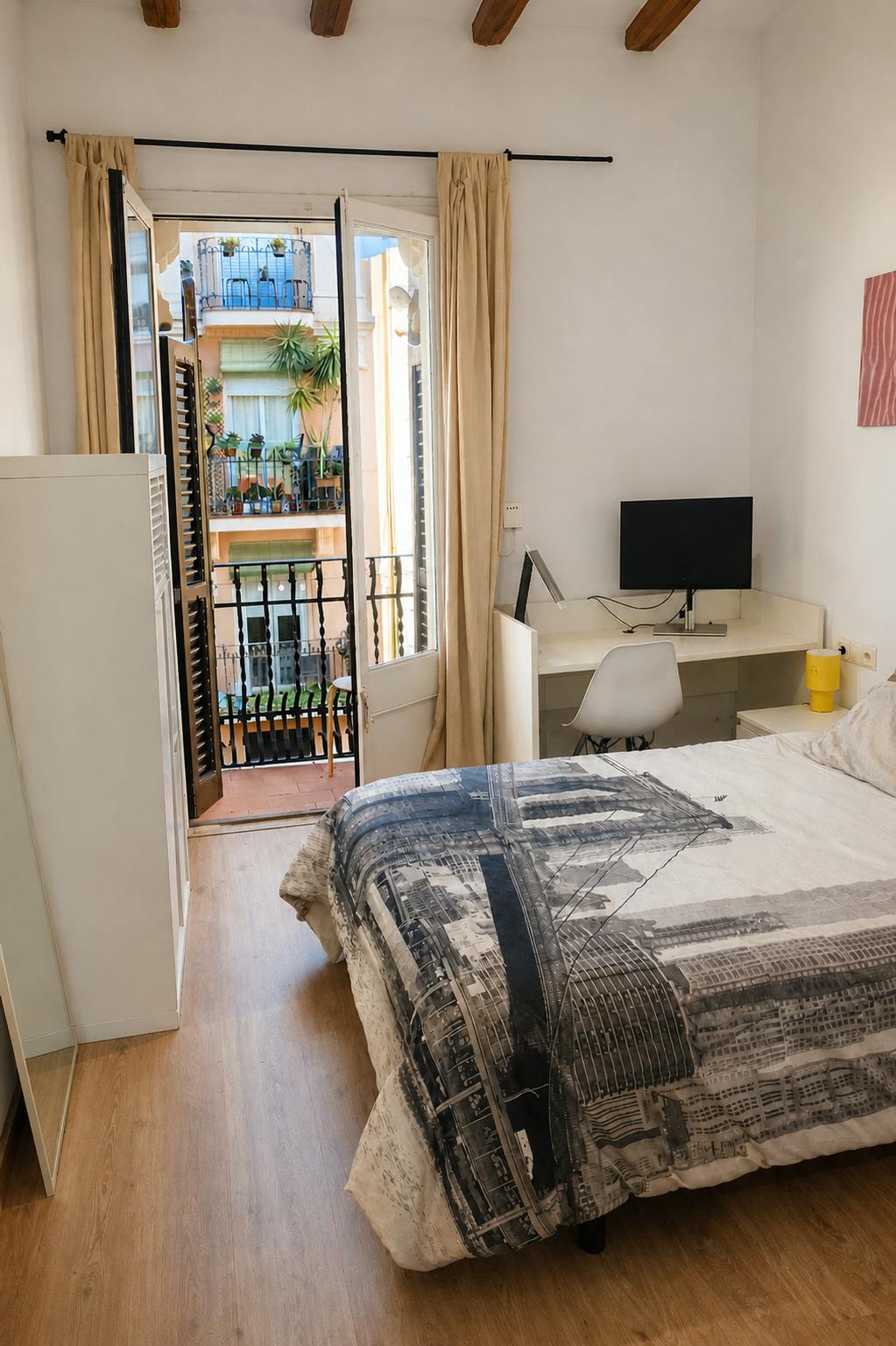 Private room for rent for €800 per month in Barcelona, Carrer de Vallhonrat