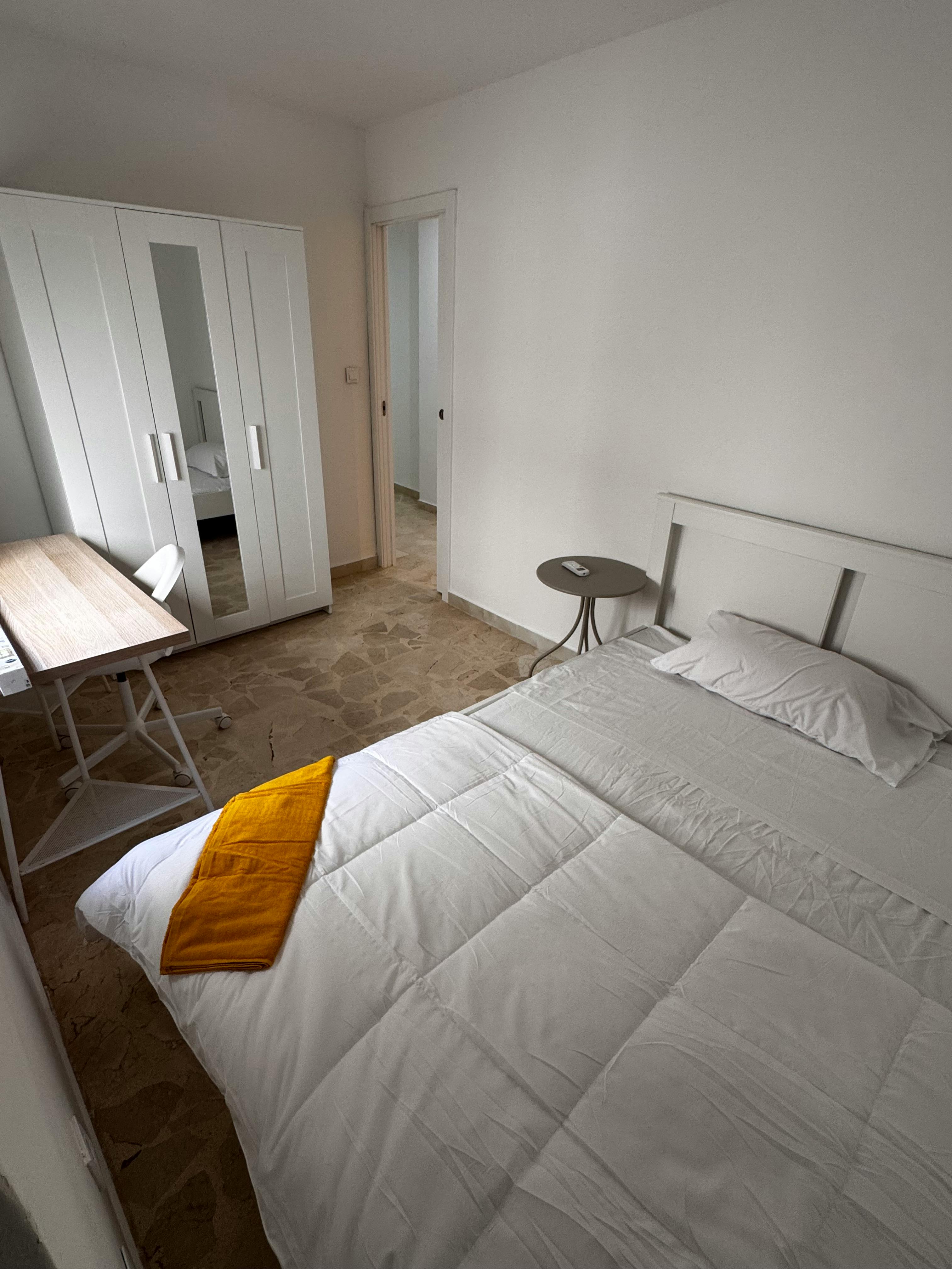 Habitación privada en alquiler por 310 € al mes en Jaén, Calle Juanito Valderrama