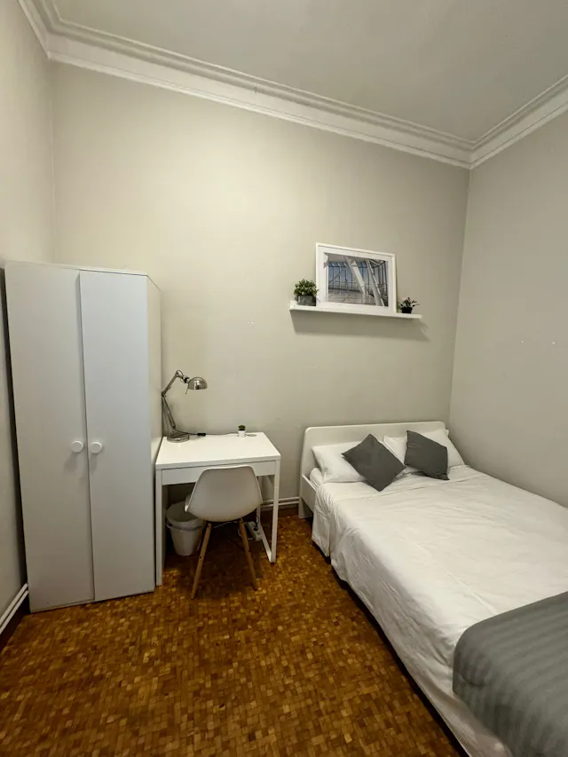Private room in Carrer d'Enric Granados, Barcelona (1704734) room image 1