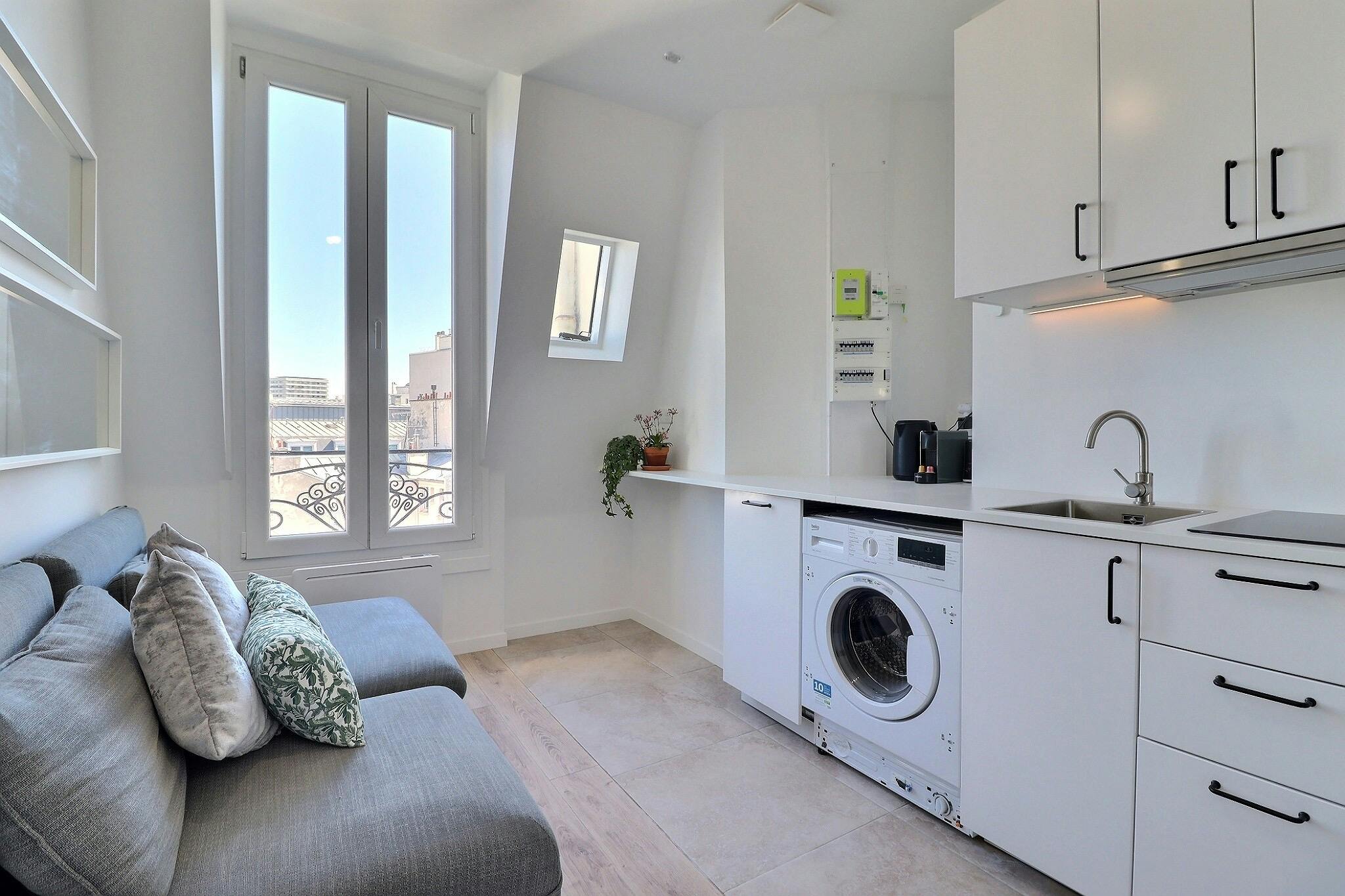 Apartment for rent for €2,033 per month in Paris, Rue de Tocqueville