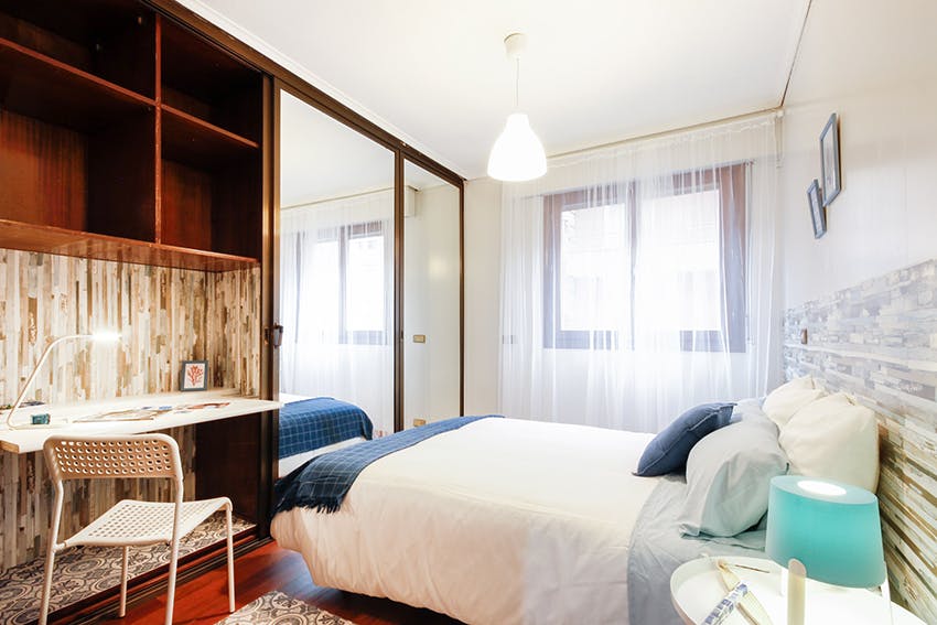 Private room for rent for €505 per month in Bilbao, Iturribide Kalea
