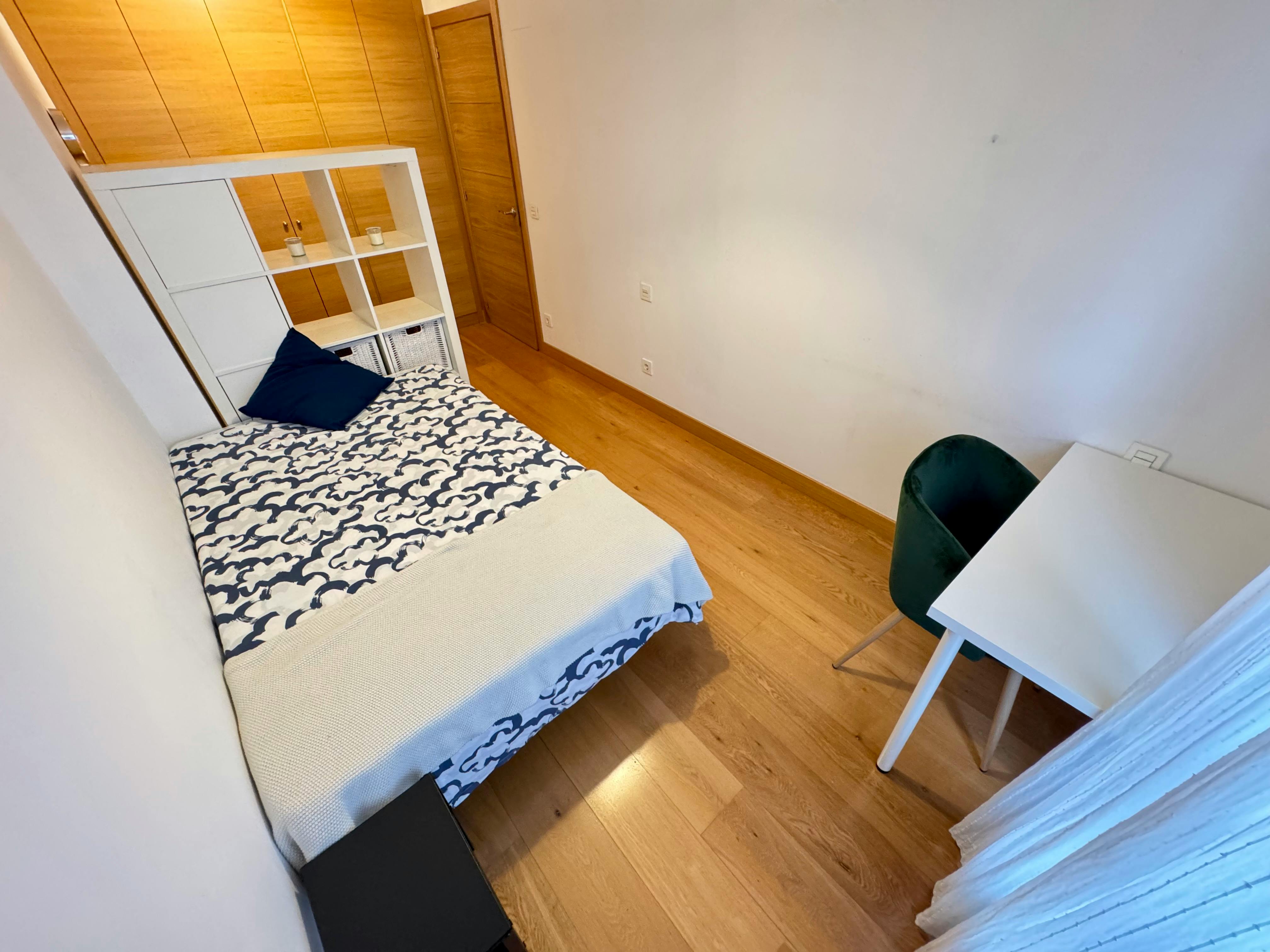 Single room Bilbao, 1 bed, 15m² — photo 1