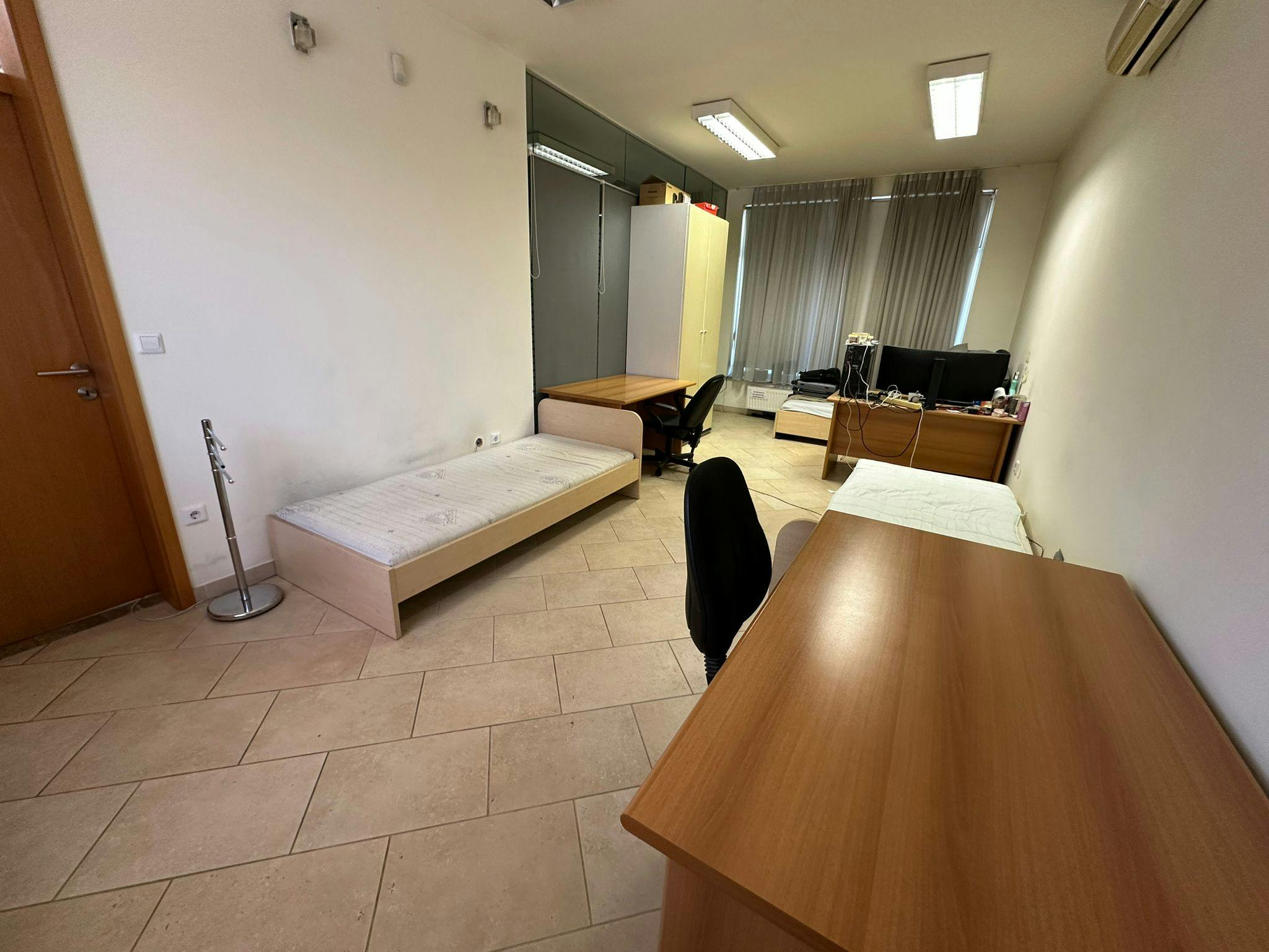 Gedeelde kamer te huur voor € 300 per maand in Ljubljana, Cesta na Brdo