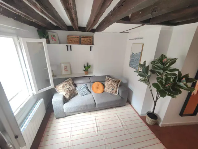 Apartment in Rue des Écouffes, Paris (1705000) room image 1
