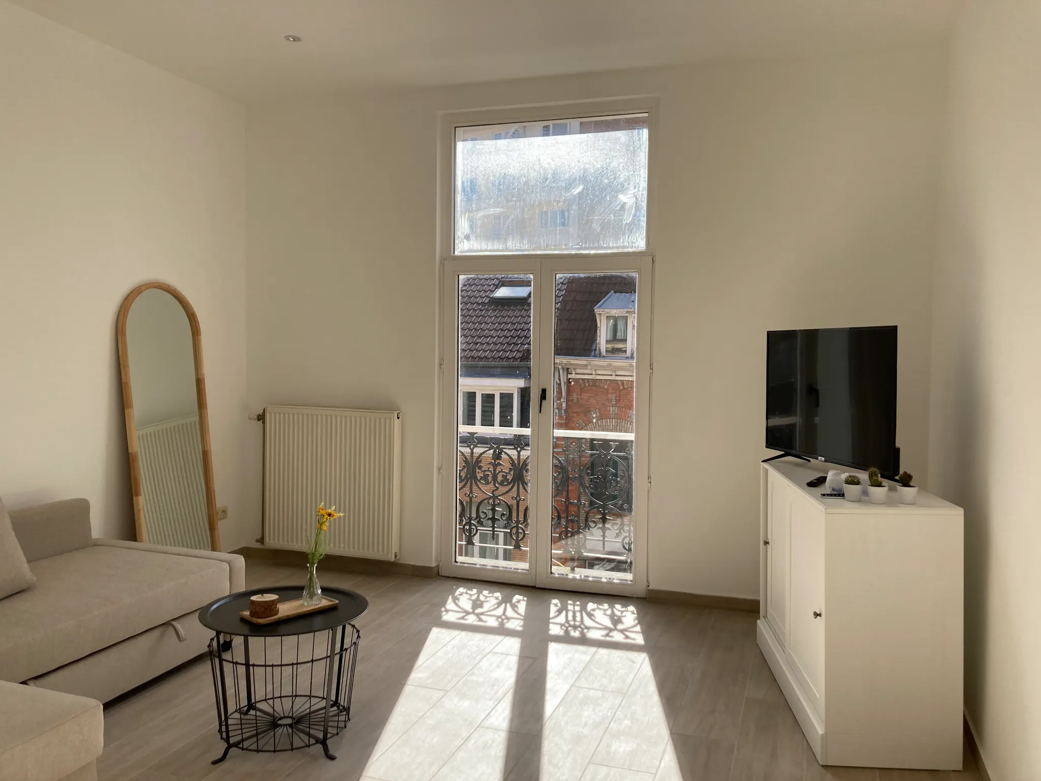 Rue des Eburons, Brussels preview