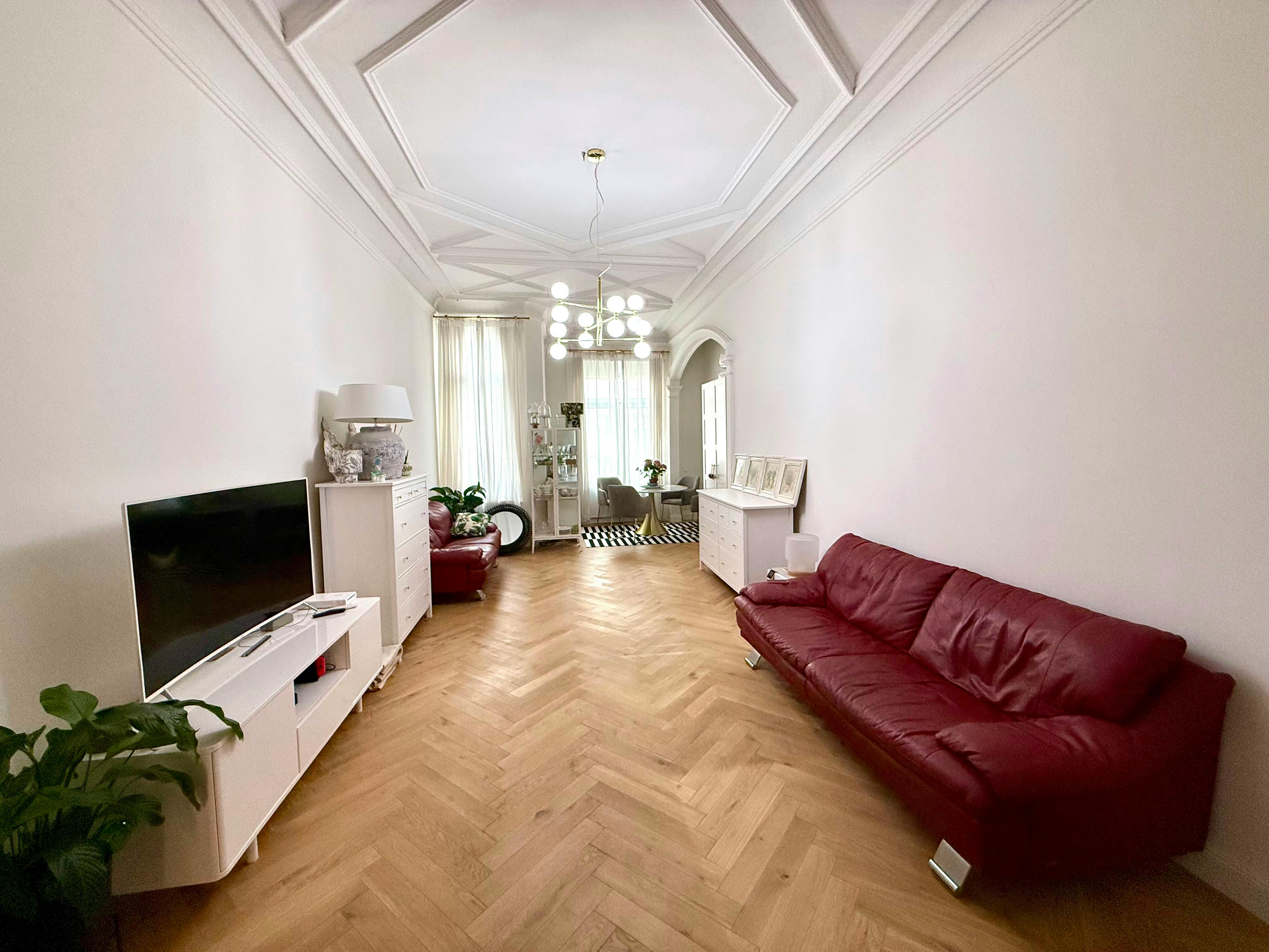 WG-Zimmer zu mieten für 2.350 € pro Monat in Wiesbaden, Adolfstraße