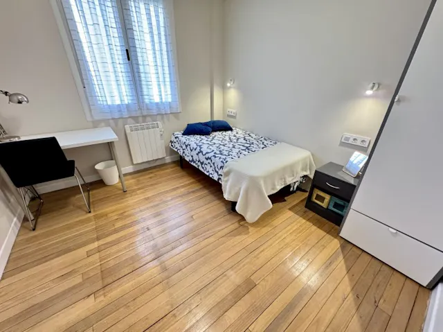 Private room in De Berriotxoa San Valentin Kalea, Bilbao (1705176) room image 2