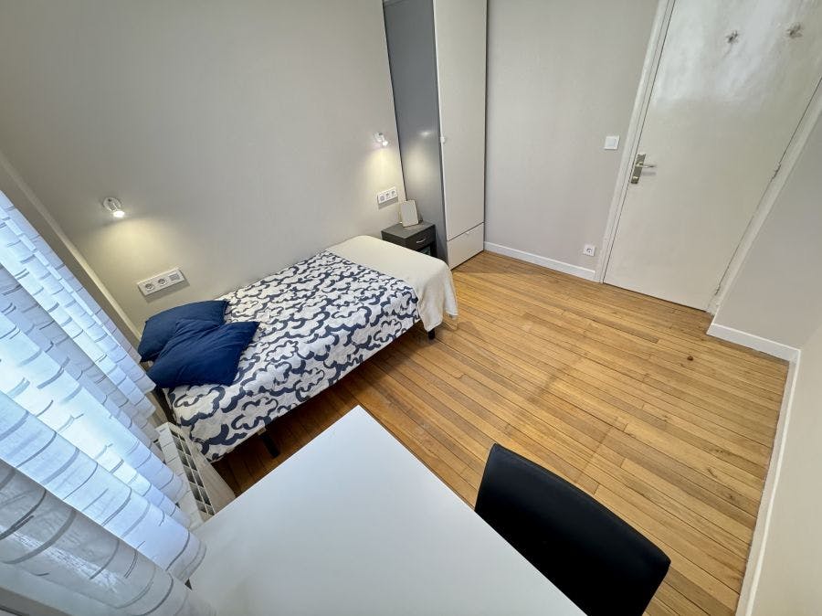 Single room Bilbao, 1 bed, 10m² — photo 1