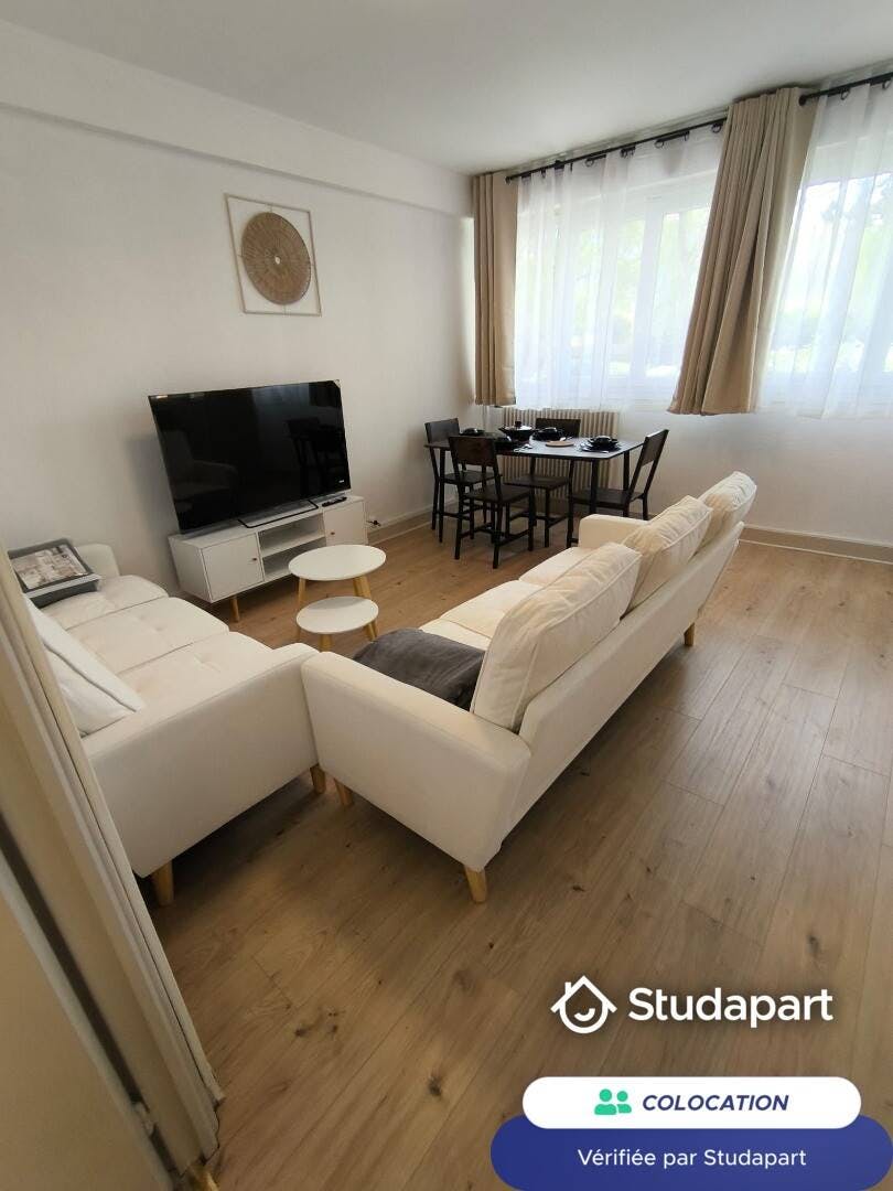 Private room for rent for €450 per month in Évry-Courcouronnes, Square Alfred de Musset