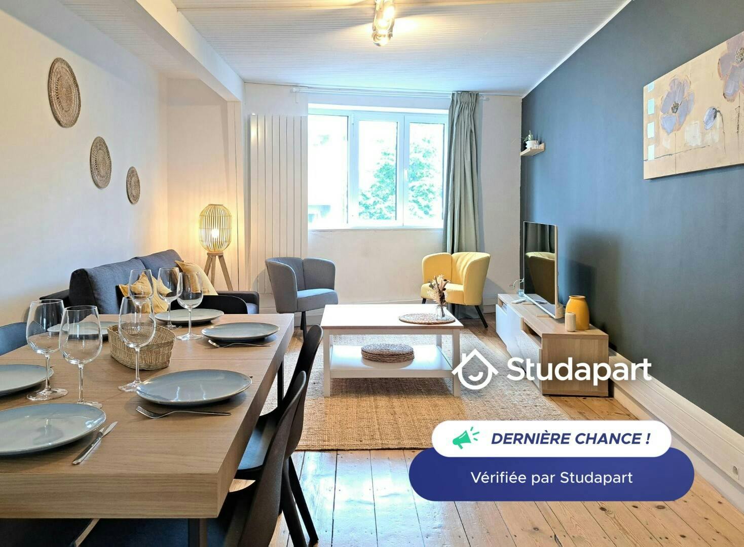Apartment for rent for €2,100 per month in Lille, Rue du Faubourg de Roubaix