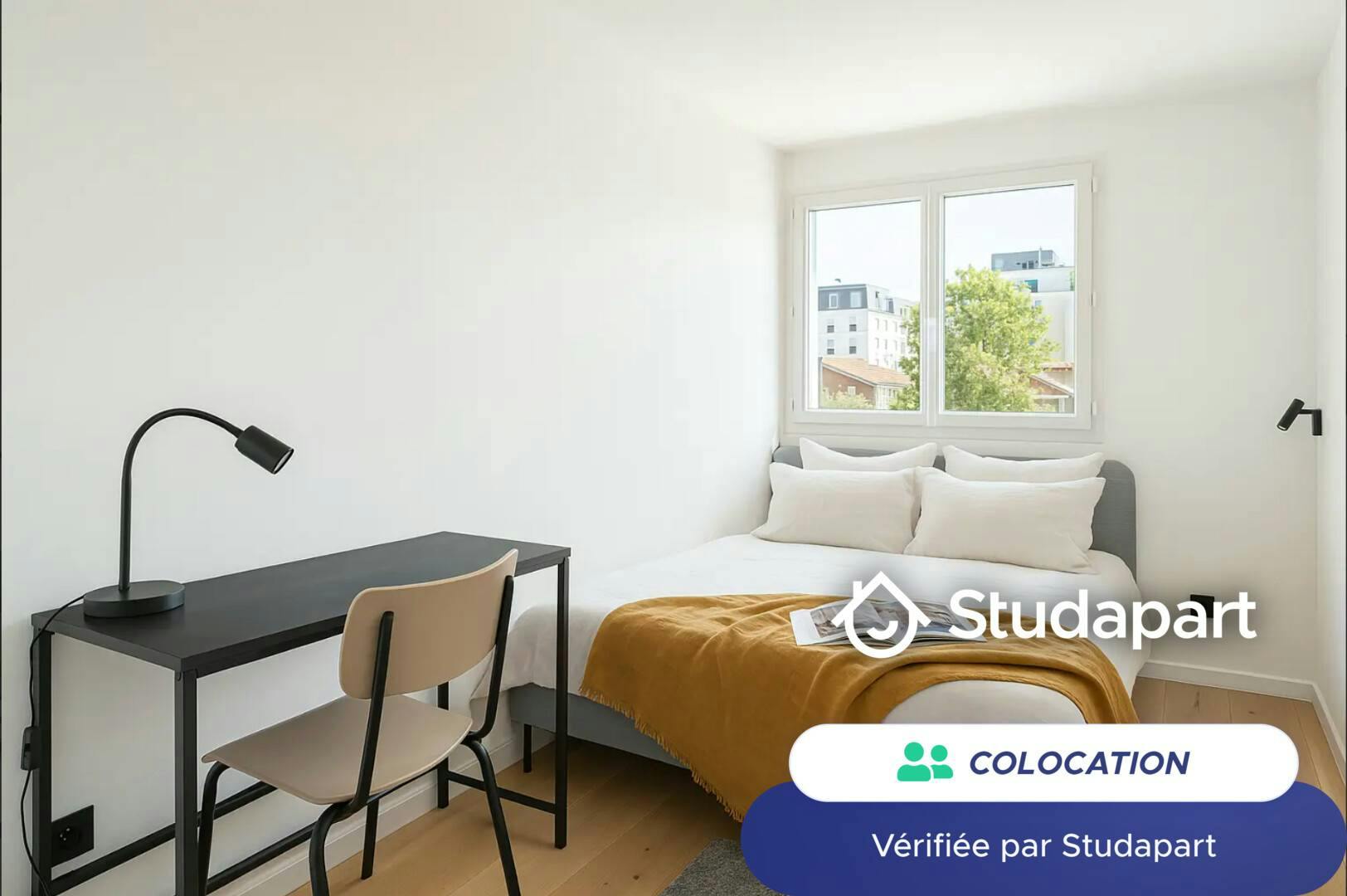 Pièce à Clichy