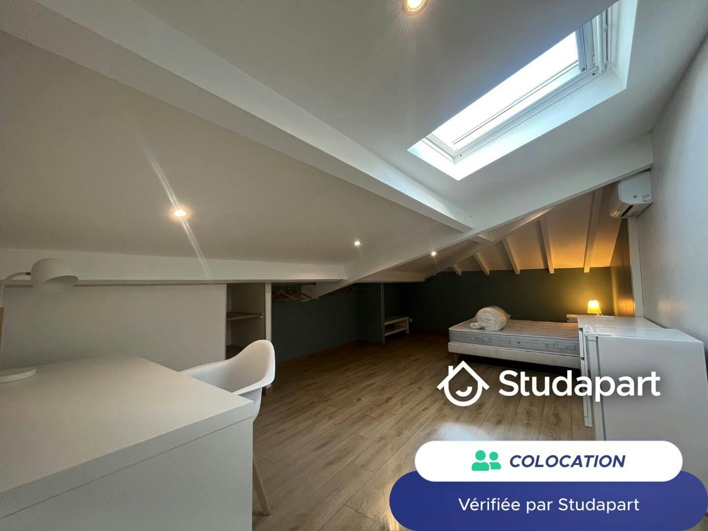 Private room for rent on Rue des Halles, Saint-Genis-Laval