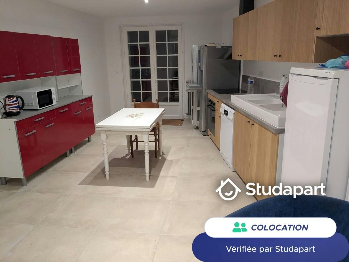 Отдельная комната сдается в аренду за 400 € в месяц в La Crèche, Avenue de Paris
