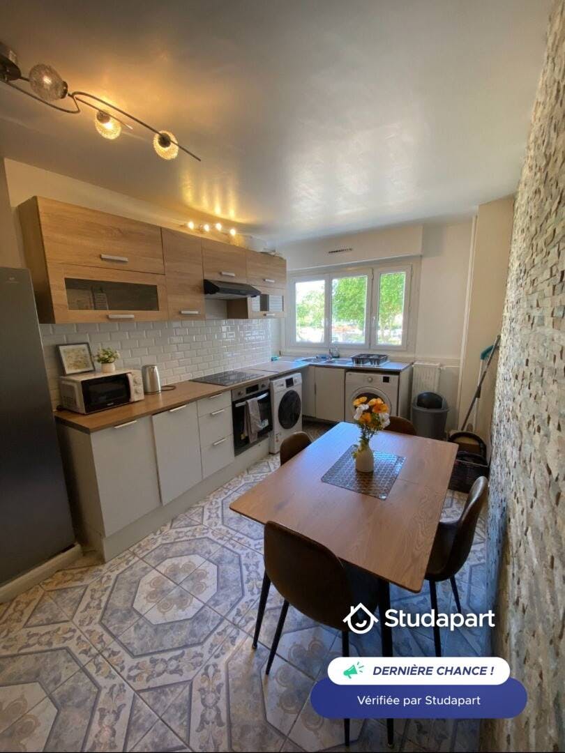 Apartment for rent for €525 per month in Évry-Courcouronnes, Place de Troisdorf