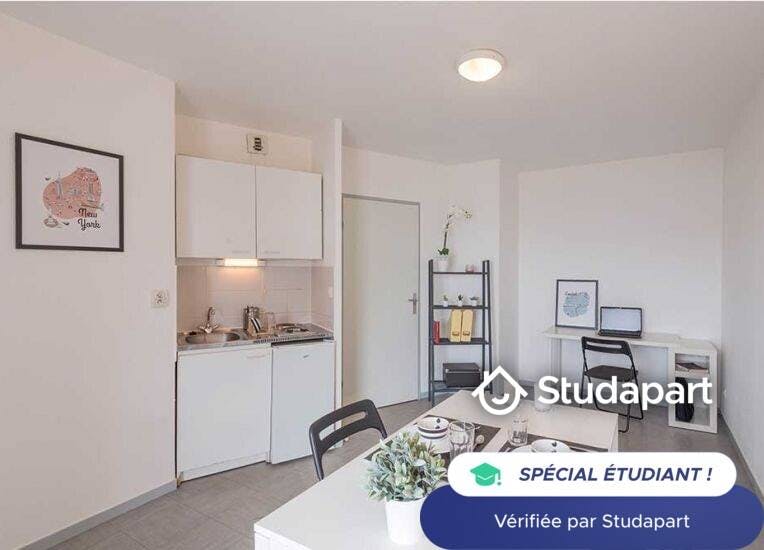 Private room for rent on Rue Victor de Laprade, Lyon